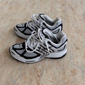 NWOT Nike Air Pegasus 2k5, M6, W7.5